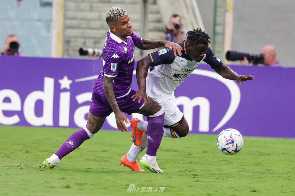 这一自信举 这一自信举